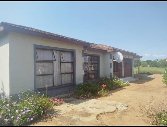 3 BEDROOM HOUSE FOR SALE IN MADOMBIDZHA